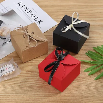 2021 Новые креативные квадратные бумажные подарочные коробки Крафт-бумага Упаковочная коробка Картонный торт Маффин Печенье Конфетная коробка Вечеринка Десерт Содержит